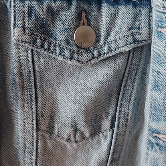 Gap lightwash denim jacket - Picture 6 of 12